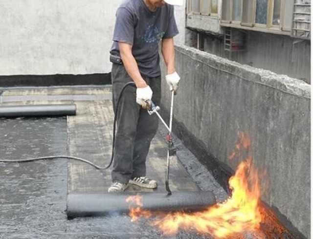 Chống thấm sân thượng Hà Nội bằng màng khò nóng bitum