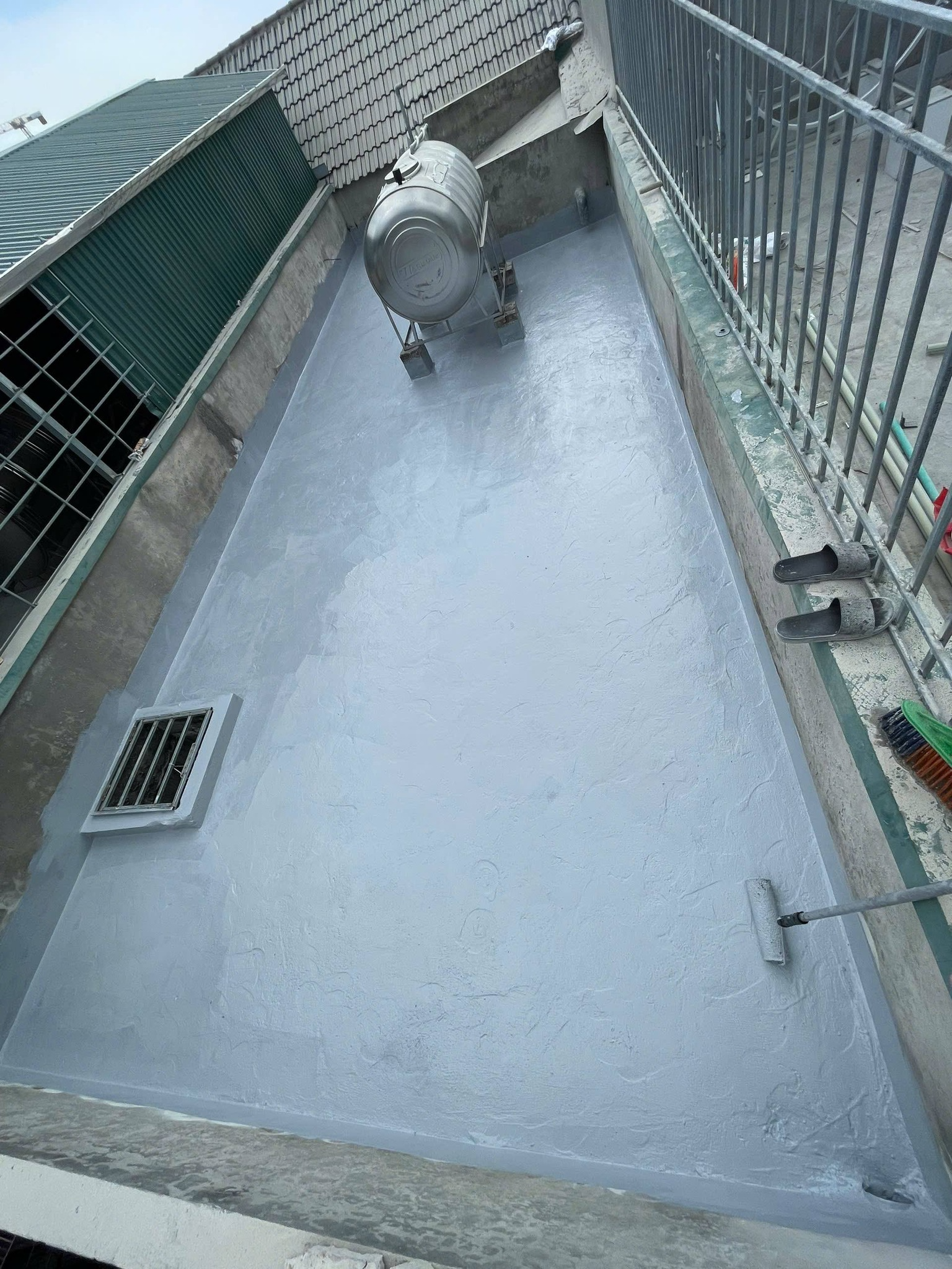 Thi công chống thấm mái nhà cũ đúng kỹ thuật tại Hà Nội