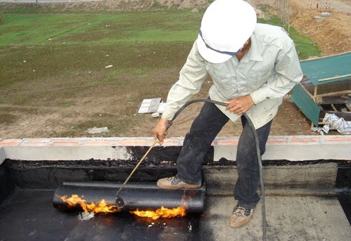 Chống thấm sân thượng tại Phú Xuyên bằng màng khò nóng hiệu quả