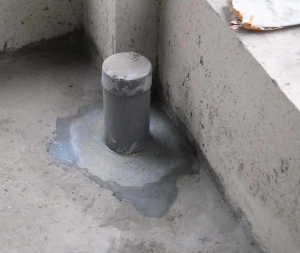 Xử lý cổ ống xuyên sàn phòng tắm chống thấm triệt để