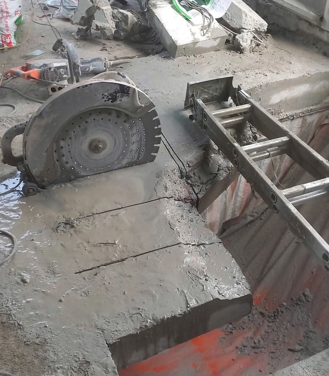 Dịch Vụ Khoan Cắt, Đục Phá Bê Tông Chuyên Nghiệp Tại Hà Nội
