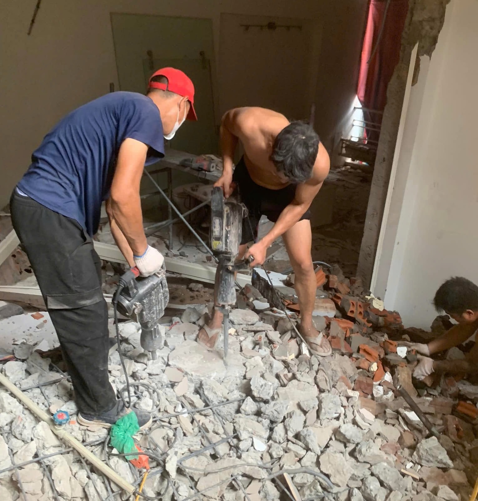 Dịch Vụ Khoan Cắt, Đục Phá Bê Tông Chuyên Nghiệp Tại Hà Nội