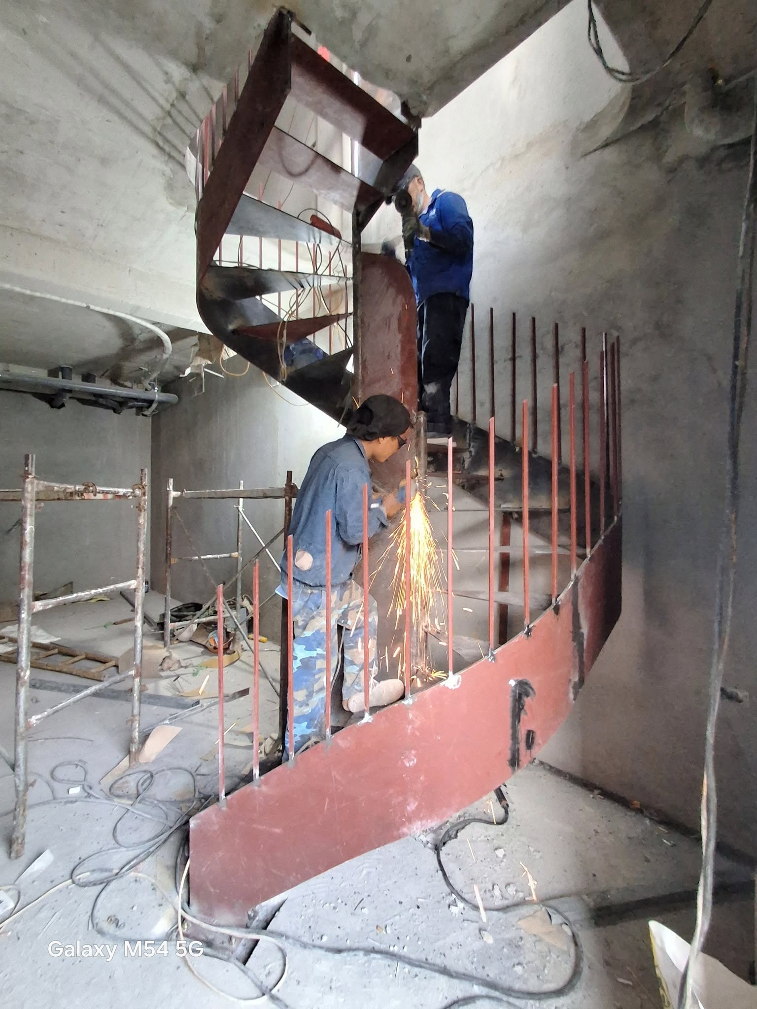 Đơn vị thi công cầu thang thoát hiểm tại Đông Anh làm việc chuyên nghiệp
