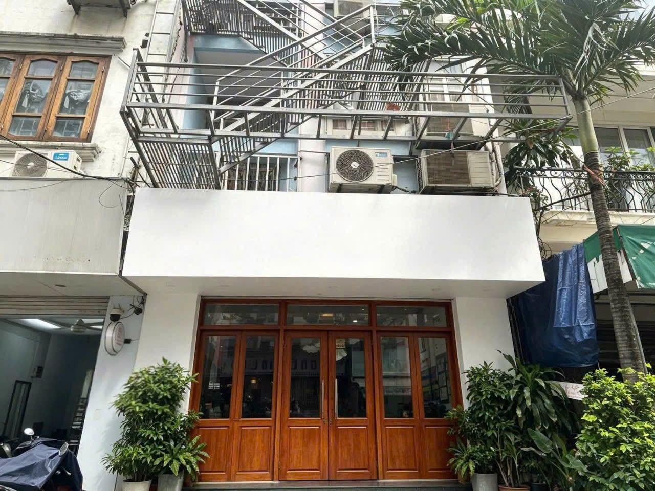 Xuyên Việt Group là đơn vị thi công cầu thang thoát hiểm tại Thường Tín được nhiều khách hàng tin tưởng