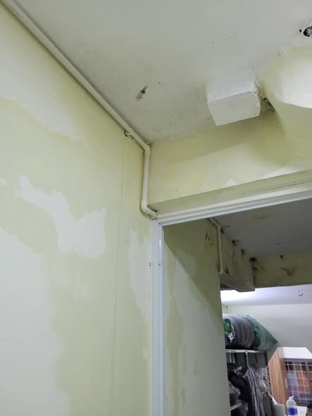 Thấm dột tường nghiêm trọng cần xử lý